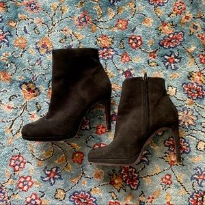 Stunning real suede ZARA heeled booties 🌚🖤